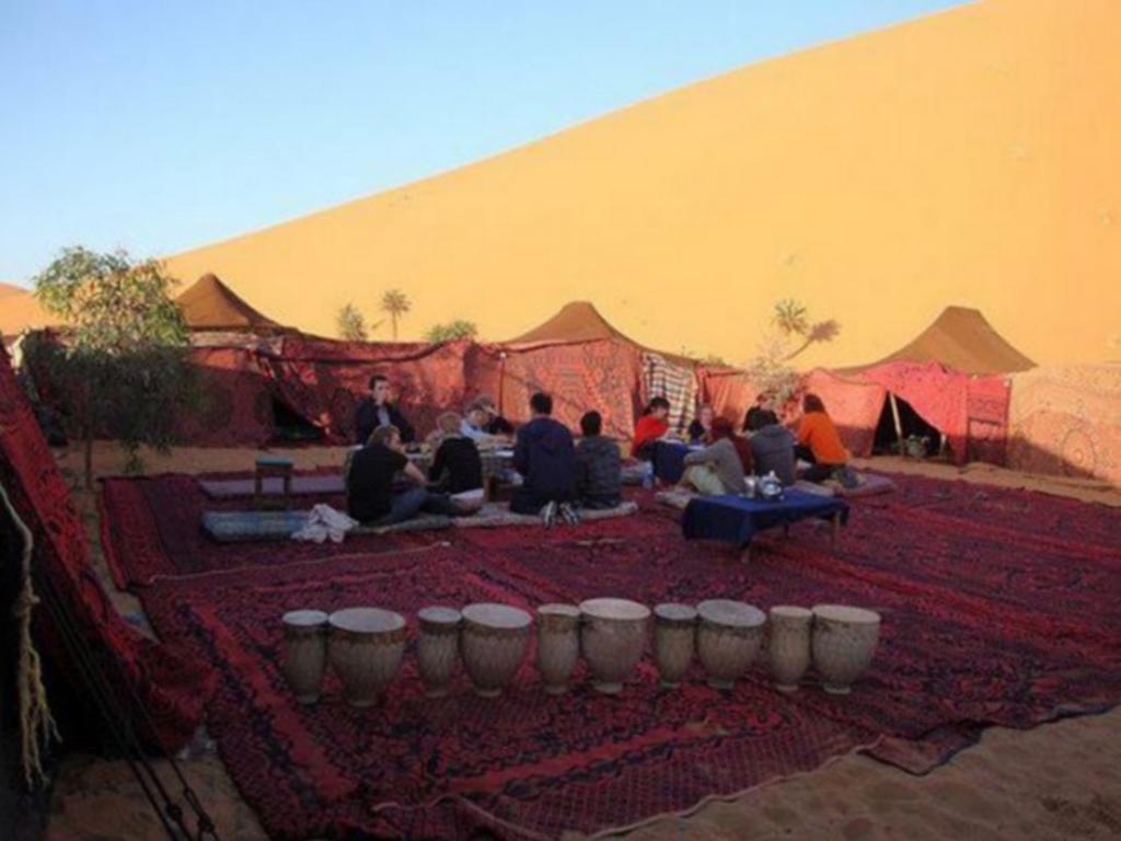 Riad Dar Ouzine 梅尔祖卡 客房 照片